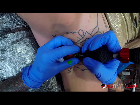 ❤️ Estremamente tatuato hottie Sully Savage ottenuto un tatuaggio sul suo clitoride ❤❌ Porno fatto in casa al it.dreamypassionatespotlight.ru ❤️